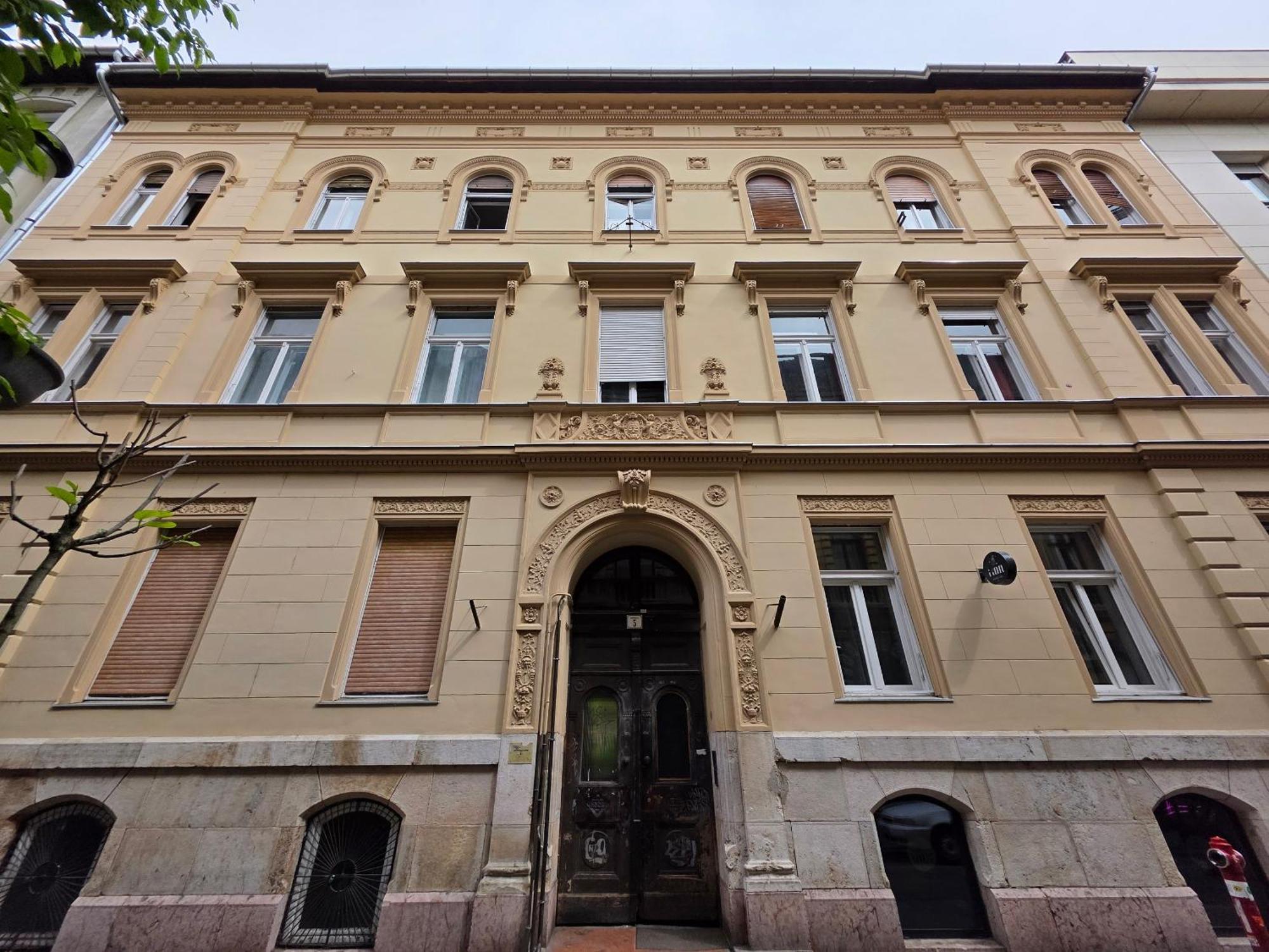Artlovers' Flat - Kazinczy Street بودابست المظهر الخارجي الصورة
